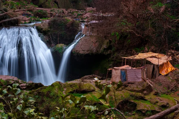 Villaggio berbero vicino alla cascata di Ouzoud in Marocco — Foto Stock