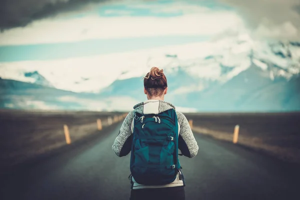 Travel hitchhiker woman walking on a road — Stock Photo, Image