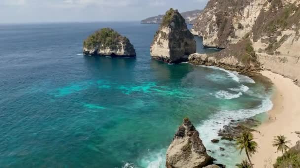 Utsikt över en vacker Diamond Bay, Nusa Penida ön, Indonesien — Stockvideo