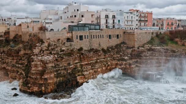 Super slow motion of stormy sea in Polignano a Mare, Italy — Stock Video