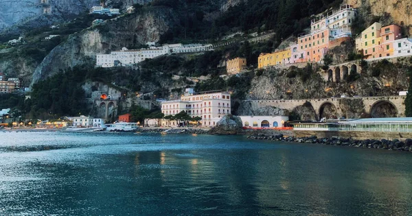 Vista de uma cidade de Amalfi, Itália — Fotografia de Stock