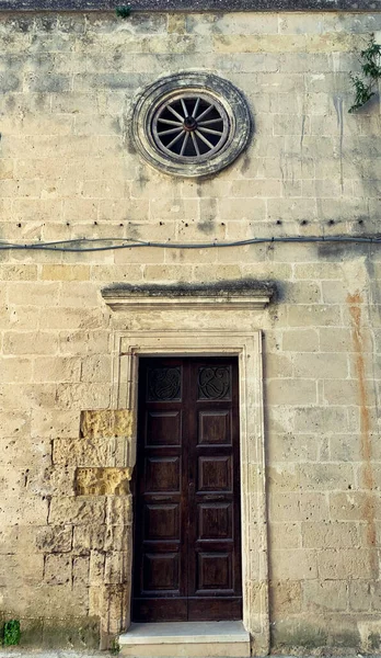 Vecchia porta a Bari, Italia — Foto Stock