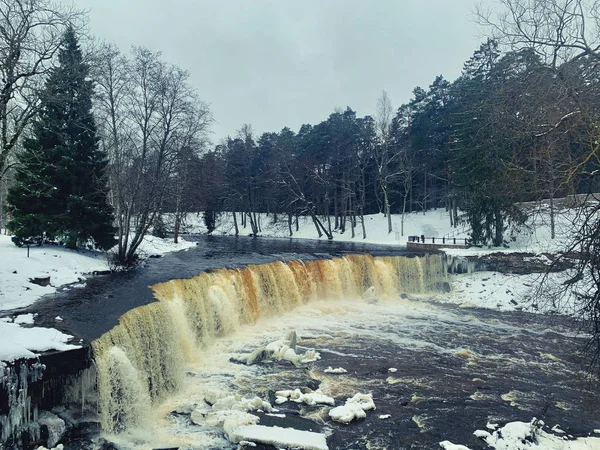 Cascada de Keila durante el invierno, Estonia — Foto de Stock