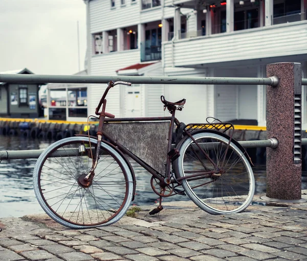 Bicicleta Velha Cais Bergen Noruega — Fotografia de Stock