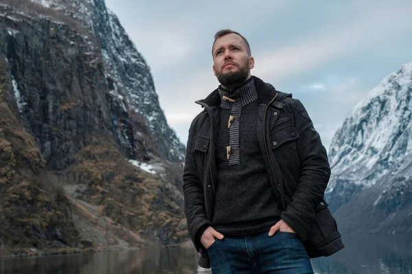 Man Naeroyfjord Gudvangen Village Norway — Stock Photo, Image