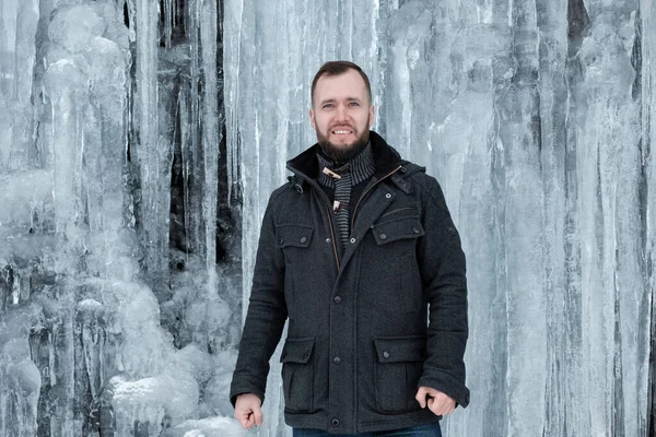 Man Standing Cliff Full Icicles — Stock Photo, Image