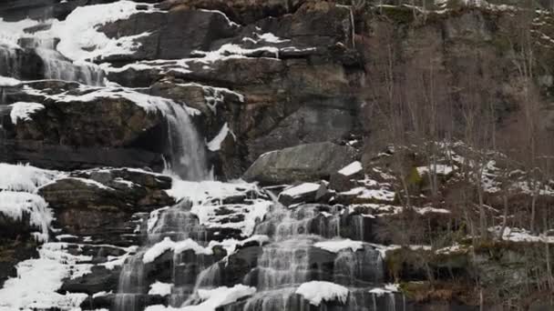 ノルウェーのヴォスにあるボルダルジュエル渓谷の滝 — ストック動画