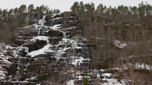 Водоспад Ущелині Бордалсжеле Місті Восс Норвегія — стокове відео