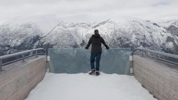 Stegasteins Utsiktspunkt Ovanför Aurlandsfjorden Norge — Stockvideo
