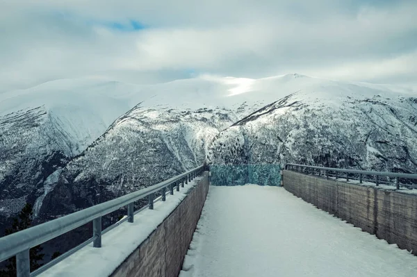 Point de vue Stegastein au-dessus d'Aurlandsfjord en Norvège — Photo