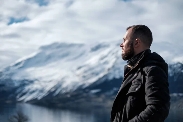 Uomo Che Guarda Sorfjorden Norvegia — Foto Stock