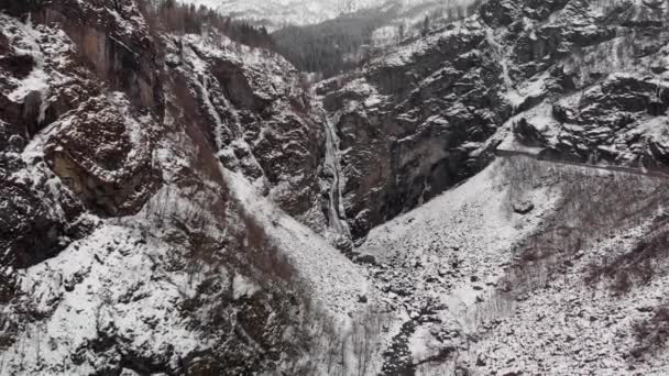 Stalheimsfossen Waterfall Naeroydalen Valley Norway — Stock Video