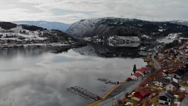 Blick über den Hardangerfjord in Norwegen — Stockvideo