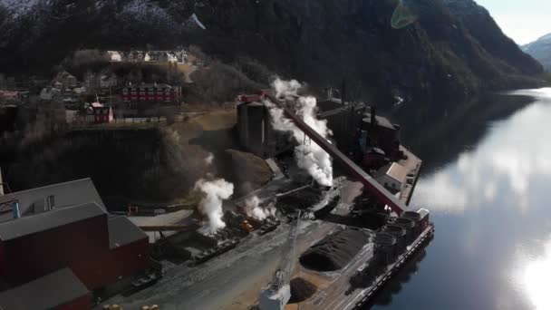 Illmenite Smelter Shore Fjord Tyssedal Νορβηγία — Αρχείο Βίντεο