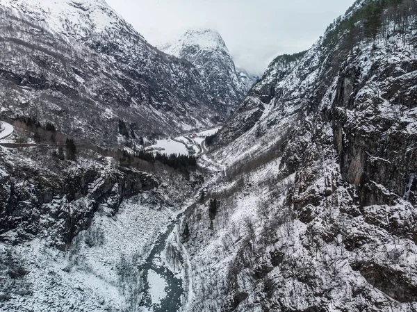 Norveç Naeroydalen Vadisinde Stalheimsfossen Şelalesi — Stok fotoğraf