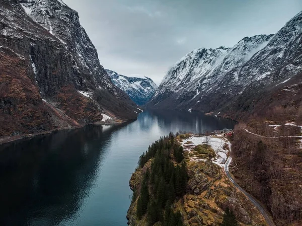 Barco Pesca Naeroyfjord Aldeia Gudvangen Noruega — Fotografia de Stock