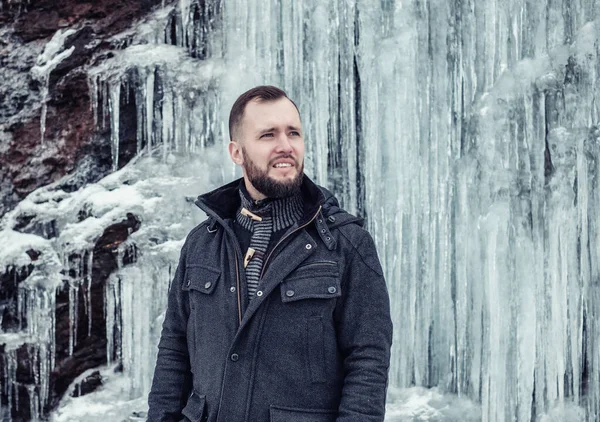 Man Standing Cliff Full Icicles — Stock Photo, Image