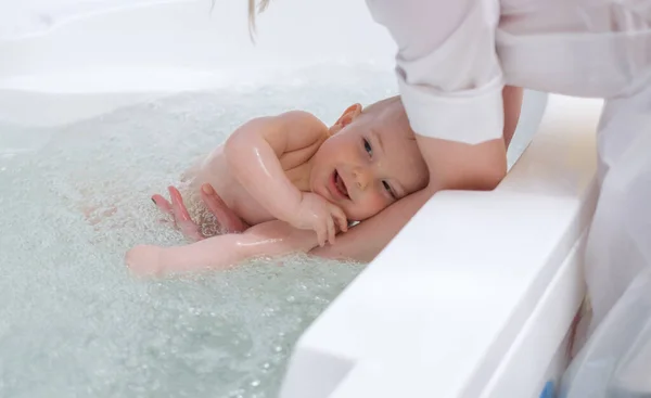 Baby boy getting a aquatic massage — Stock fotografie
