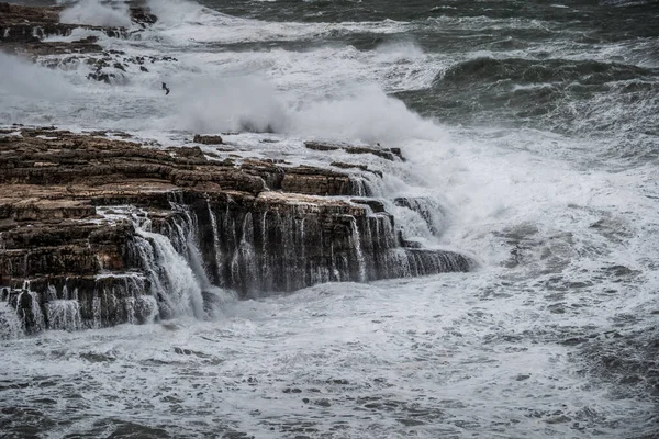 Viharos tenger Polignano a Mare, Olaszország — Stock Fotó