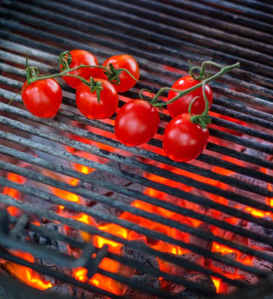 Cooking vegetables on a grill — Stock Photo, Image