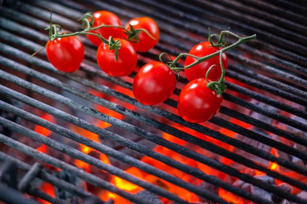 Cooking vegetables on a grill — Stock Photo, Image