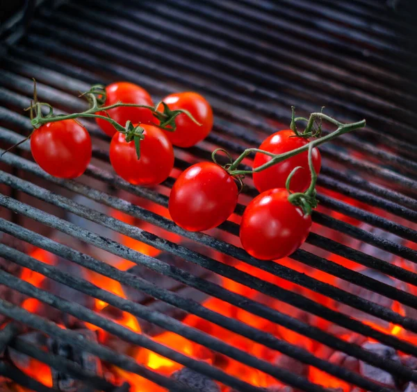 Cooking vegetables on a grill — Stock Photo, Image