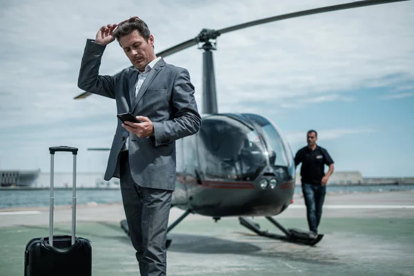 Businessman standing near private helicopter — Stock Photo, Image