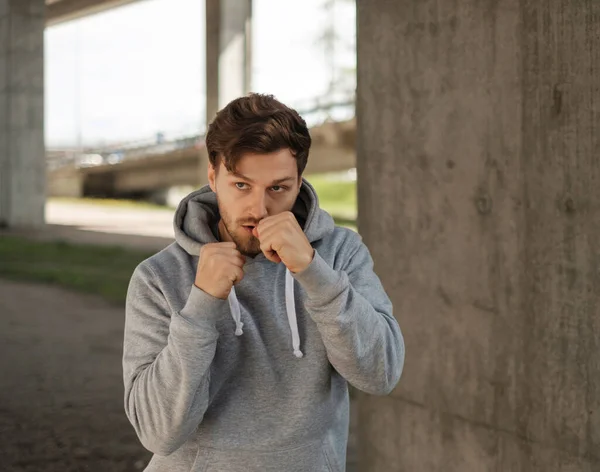 Man Opwarmen Voor Straat Training Alleen — Stockfoto