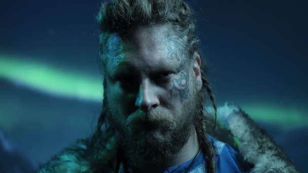 Viking Prajurit Terhadap Aurora Borealis — Stok Video