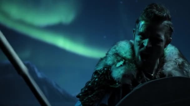 Guerrero Vikingo Contra Aurora Boreal — Vídeos de Stock