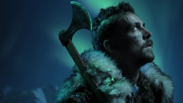 Vikingský Válečník Proti Auroře Borealis — Stock video