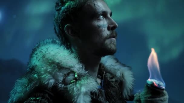 Воїн Вікінгів Проти Aurora Borealis — стокове відео