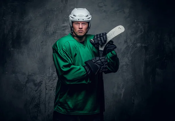 Joueur de hockey en vêtements de protection — Photo