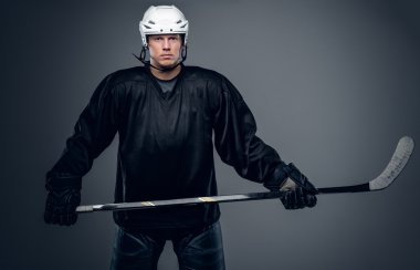 Hokey oyuncusu oyun sopa tutar