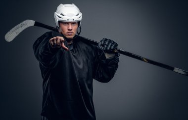 Hokey oyuncusu oyun sopa tutar