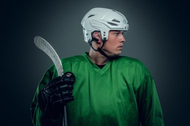 Hokey oyuncusu oyun sopa tutar