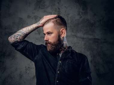 Sakallı hippi erkek 