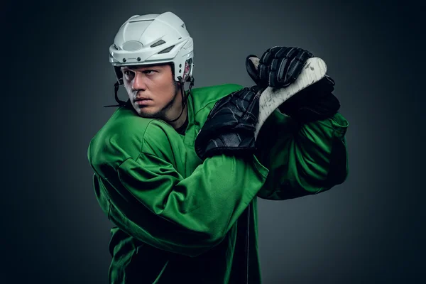 Hockey player holds gaming stick — Stock Photo, Image