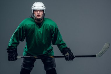 Hokey oyuncusu oyun sopa tutar