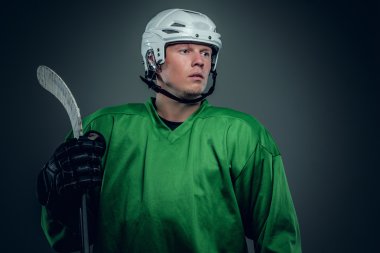 Hokey oyuncusu oyun sopa tutar