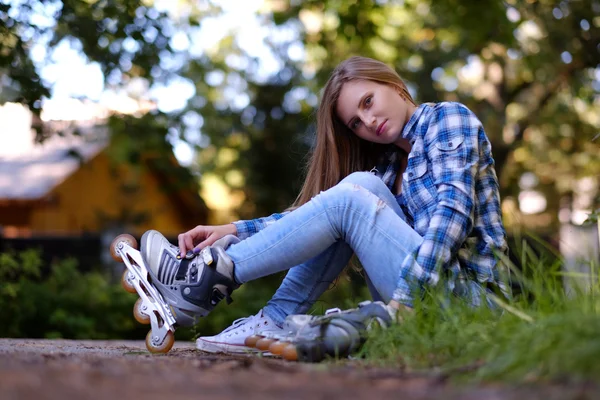 Attractive casual female sits on a grass — Stock Photo, Image