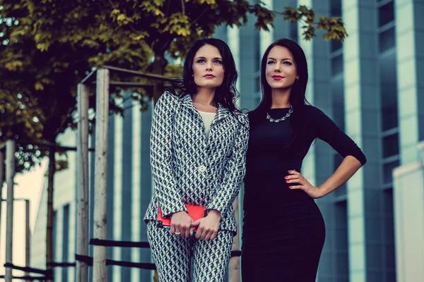 Two fashionable women in stylish clothes — Stock Photo, Image