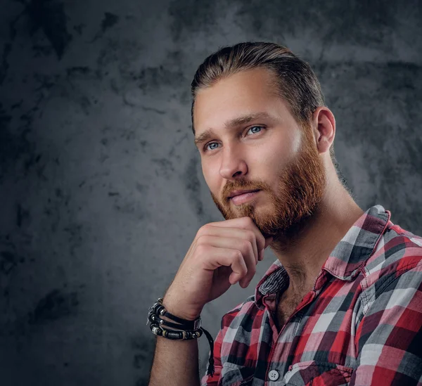 Positiver Rotschopf junger Kerl — Stockfoto