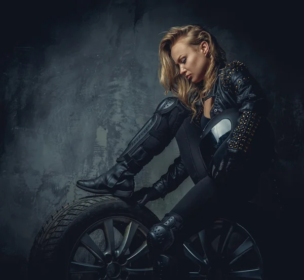 Blonde female in leather clothes — Stock Photo, Image