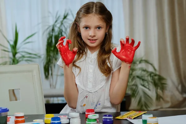 귀여운 소녀 그린 손 — 스톡 사진