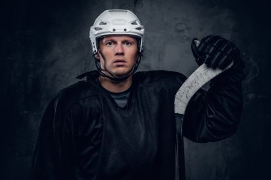 Hokey oyuncusu oyun sopa tutar