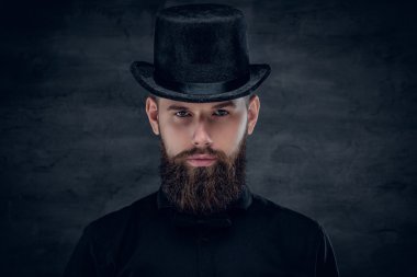 Silindir şapka silindir ile sakallı erkek