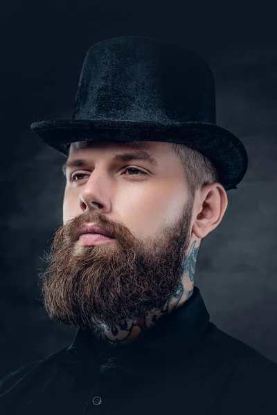 Homem barbudo com cilindro de chapéu superior — Fotografia de Stock