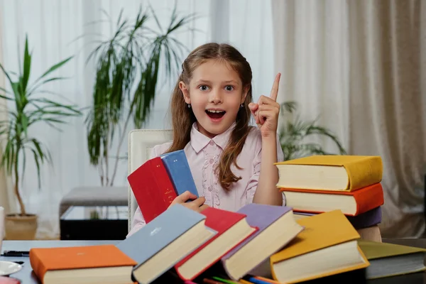 Positive little girl likes reading — Stock fotografie