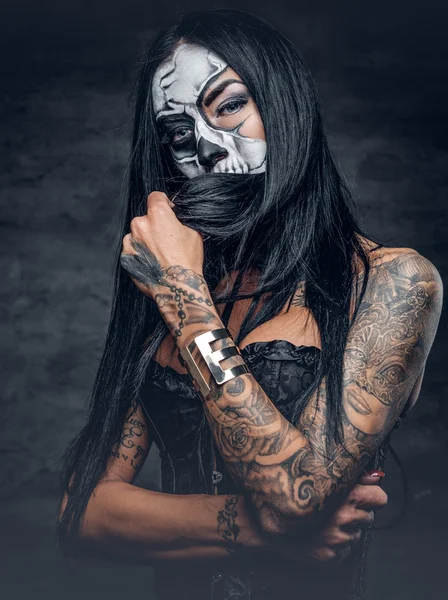 Tattooed girl with skull make up — Stock fotografie